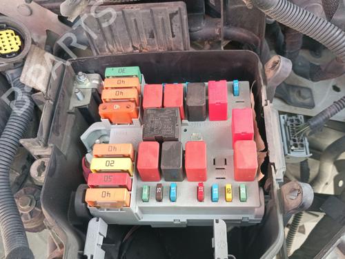 Used Fuse box Fuse box 37264054 37264054