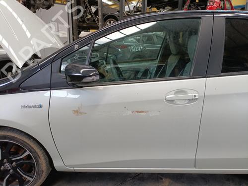 Used Left front door TOYOTA YARIS (_P13_) 1.5 Hybrid (NHP130_, NHP130) (101 hp) 24682710