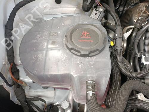Used Expansion tank SKODA KAROQ (NU7, ND7) 2.0 TDI 4x4 (150 hp) 28722383
