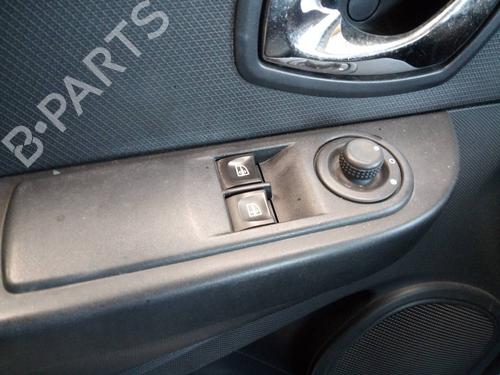 Interrupteur de vitre avant gauche RENAULT CLIO IV (BH_) [2012-2021]  19033348