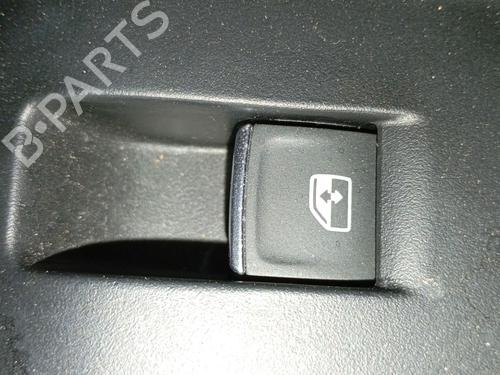Mando elevalunas trasera derecho Mando elevalunas trasera derecho AUDI A1 Sportback (GBA) 30 TFSI (110 hp) 33958552 33958552