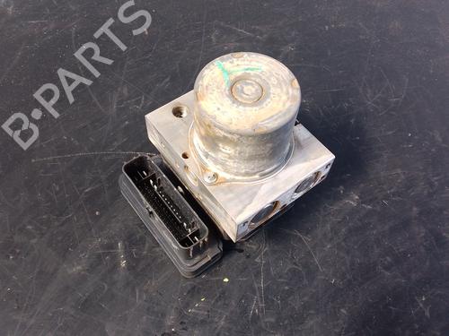 ABS Bremseaggregat TOYOTA YARIS (_P21_, _PA1_, _PH1_) 1.5 Hybrid (MXPH11) (92 hp) 28143228
