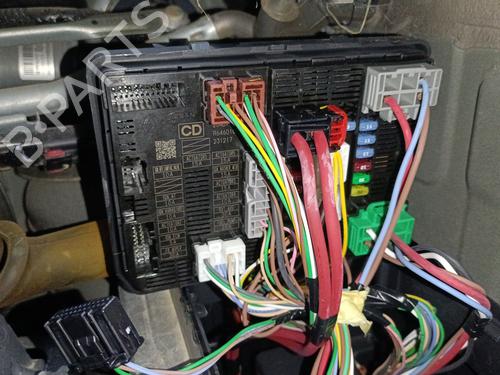 Used Fuse box Fuse box 37443654 37443654