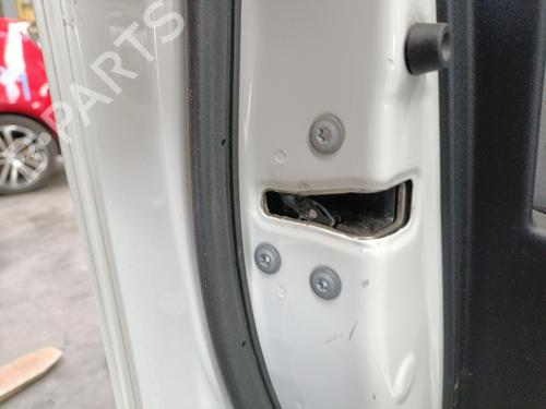 Used Front left lock TOYOTA YARIS (_P13_) 1.5 Hybrid (NHP130_, NHP130) (101 hp) 24682659