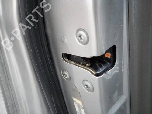Used Front left lock NISSAN X-TRAIL I (T30) 2.2 Di 4x4 (114 hp) 12493696
