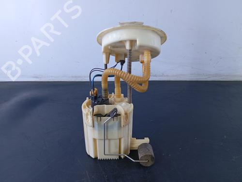 Used Fuel pump BMW 1 (F20) 118 d (143 hp) 9536383
