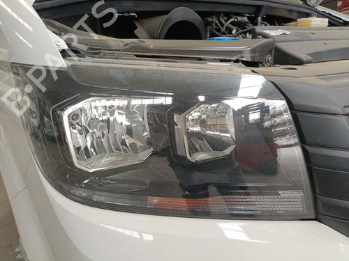 Used Right headlight VW CRAFTER Platform/Chassis (SZ_) 2.0 TDI RWD (SZB, SZC, SZD, SZH, SZI, SZO, SZP, SZQ) (163 hp) 29004396