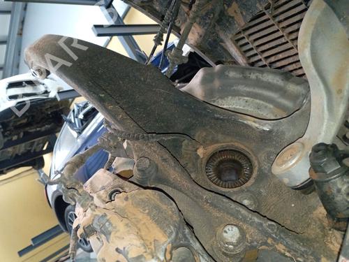 Used Left front steering knuckle BMW 5 Touring (F11) 530 d xDrive (258 hp) 31038396