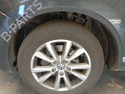 front-left-wheel-arch-trim-vw-touareg-7p5-7p6-2010-2011-2012-2013-2014-2015-2016-2017-2018-38621826 main image