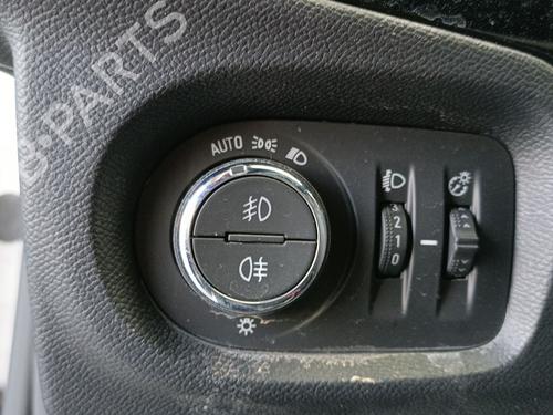 Used Headlight switch OPEL CORSA F (P2JO) 1.2 (68) (101 hp) 28098477
