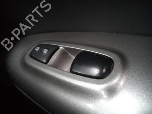 Used Right front window switch NISSAN JUKE (F15) 1.6 (113 hp) 17010704