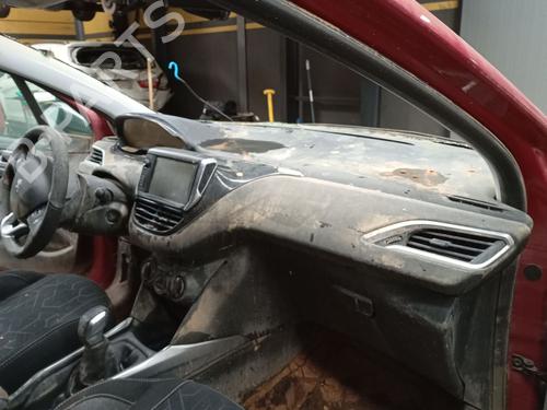 Tablier PEUGEOT 2008 I (CU_) 1.2 VTi (82 hp) 31996747