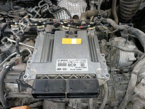 Used Engine control unit (ECU) HYUNDAI TUCSON (TL, TLE) 1.7 CRDi (116 hp) 32059252