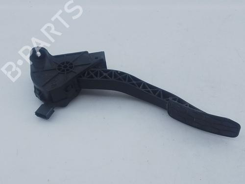 pedal-jaguar-xe-x760-2015-27458481 main image