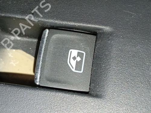 Mando elevalunas trasera derecho Mando elevalunas trasera derecho AUDI A1 Sportback (GBA) 30 TFSI (110 hp) 33958545 33958545