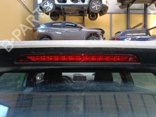 Używane Trzecie światło stopu PEUGEOT 2008 II (UD_, US_, UY_, UJ_, UR_, UC_) 1.5 BlueHDI 110 (UDYHSK) (110 hp) 30744572