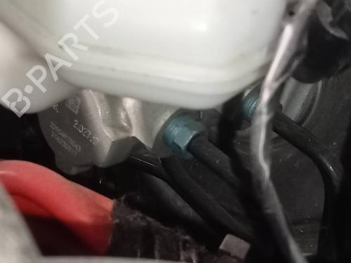 Used Brake master cylinder BMW X1 (F48) sDrive 18 d (150 hp) 15579709