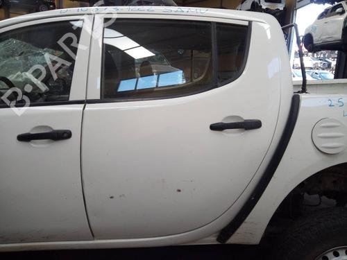 Używane Drzwi tylne lewe MITSUBISHI L200 / TRITON (KA_T, KB_T) 2.5 DI-D 4WD (KB4T) (136 hp) 11384875