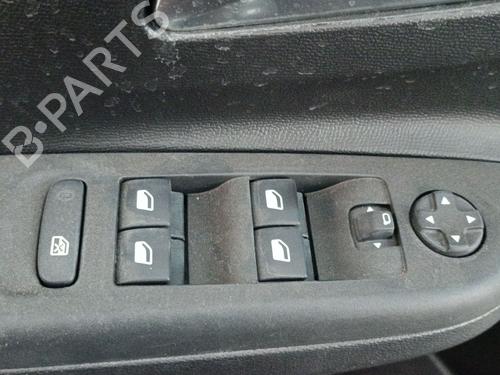 Used Left front window switch OPEL CORSA F (P2JO) 1.2 (68) (101 hp) 28098466