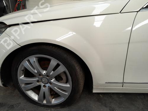 Used Left front fenders MERCEDES-BENZ C-CLASS (W204) [2007-2015]  23245357