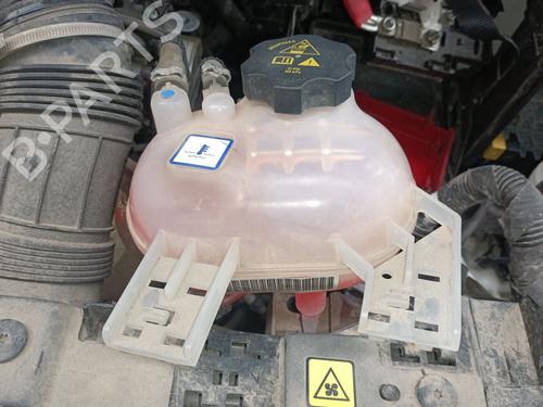 expansion-tank-jeep-renegade-suv-bu-b1-bv-2014-37073183 main image