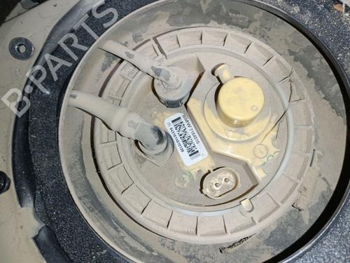 Used Fuel pump BMW X6 (E71, E72) xDrive 40 d (306 hp) 27471547