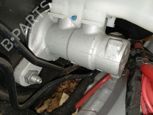 brake-master-cylinder-bmw-x1-f48-2014-2015-2016-2017-2018-2019-2020-2021-2022-36805035 main image