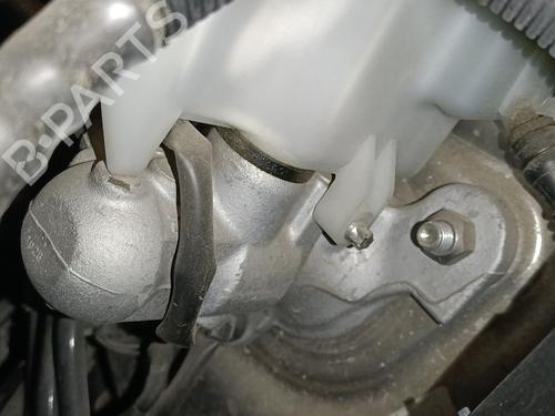 brake-master-cylinder-mercedes-benz-cla-coupe-c117-2013-2014-2015-2016-2017-2018-2019-40035821 main image