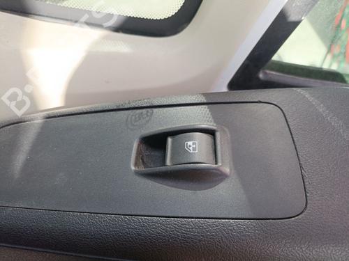 Used Right front window switch Right front window switch 37270133 37270133
