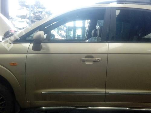 Used Left front door SSANGYONG RODIUS I 2.7 Xdi (163 hp) 18143964