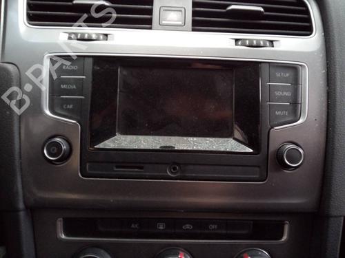 Used Radio VW GOLF VII (5G1, BQ1, BE1, BE2) 1.2 TSI (105 hp) 12495808