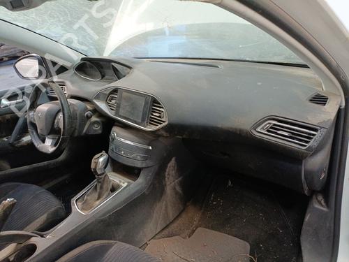 Used Dashboard PEUGEOT 308 II (LB_, LP_, LW_, LH_, L3_) 1.6 HDi (92 hp) 31188391