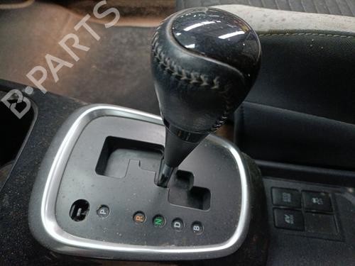 Used Gear lever TOYOTA YARIS (_P13_) 1.5 Hybrid (NHP130_, NHP130) (101 hp) 24682695