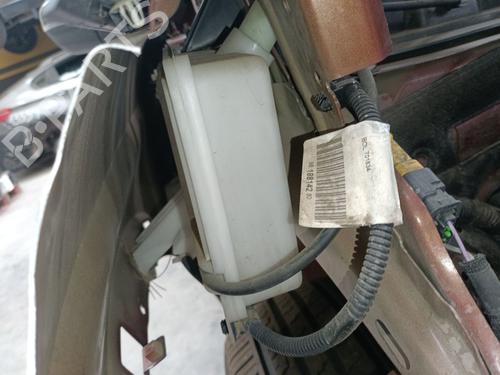 Used Windscreen washer tank PEUGEOT 3008 II SUV (MC_, MR_, MJ_, M4_) 1.6 BlueHDi 120 (120 hp) 30728504