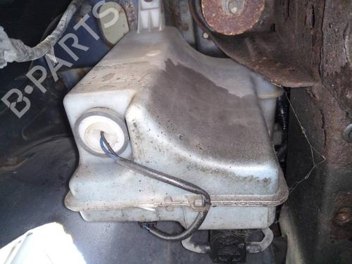 Used Windscreen washer tank KIA SORENTO I (JC) 2.5 CRDi 4WD (140 hp) 18485467