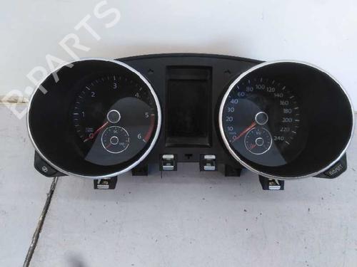 Used Instrument cluster VW GOLF VI (5K1) 1.6 TDI (105 hp) 5875368