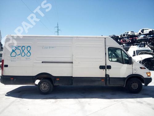 Used Left front door Left front door IVECO DAILY III Van 35 S 15 V, 35 C 15 V (A6HCV3B2, A6HBV4B2, A6HC41B2,... (146 hp) 8053225 8053225