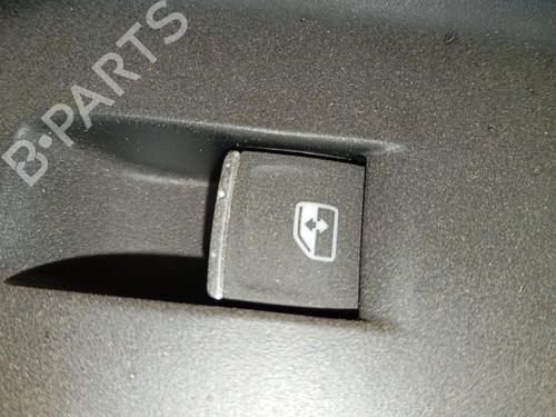 Mando elevalunas trasera derecho Mando elevalunas trasera derecho AUDI A1 Sportback (GBA) 30 TFSI (110 hp) 33958539 33958539