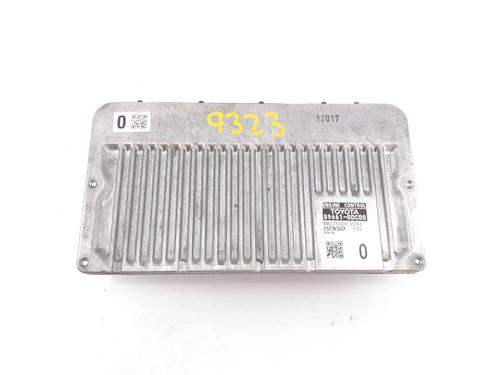 Used Engine control unit (ECU) TOYOTA YARIS (_P13_) 1.5 Hybrid (NHP130_, NHP130) (101 hp) 9120047