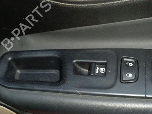 Mando elevalunas delantera derecho JEEP RENEGADE SUV (BU, B1, BV) 2.0 CRD 4x4 (140 hp) 31146148