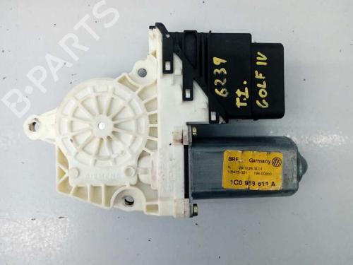 Rudehejsemotor bagstkærm venstre VW GOLF IV (1J1) 1.9 TDI (110 hp) 4726808
