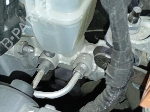 Used Brake master cylinder RENAULT CAPTUR II (HF_) E-TECH 160 (158 hp) 31094521