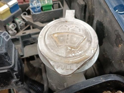 Used Windscreen washer tank Windscreen washer tank MITSUBISHI PAJERO I (L04_G, L14_G) 2.5 TD (L044G, L049G) (95 hp) 32727857 32727857
