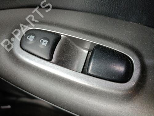Used Right front window switch NISSAN JUKE (F15) 1.2 DIG-T (115 hp) 25879787