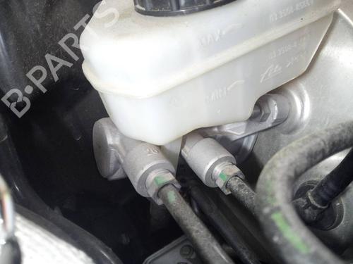 Used Brake master cylinder JAGUAR XE (X760) 2.0 D (180 hp) 7569032