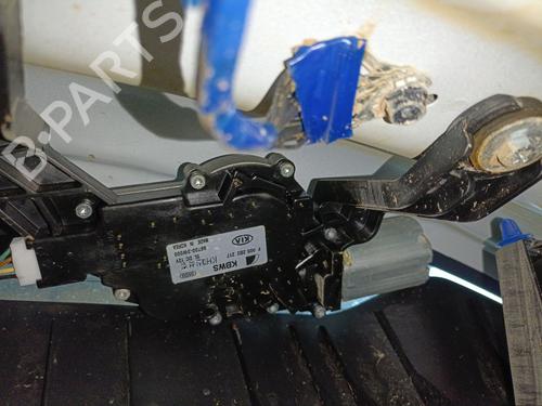 Used Rear wiper motor KIA SPORTAGE III (SL) 1.7 CRDi (116 hp) 28017959