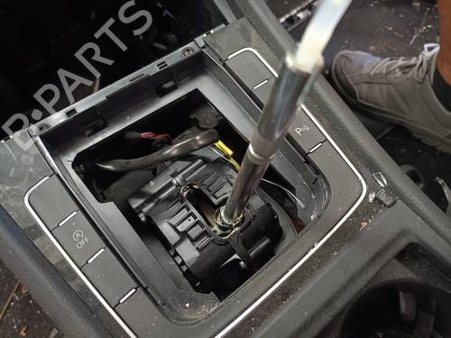 Used Gear lever VW GOLF VII (5G1, BQ1, BE1, BE2) [2012-2021]  19535990