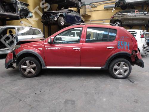 Used Left front door Left front door DACIA SANDERO 1.6 MPI 85 (BS03) (84 hp) 7477956 7477956