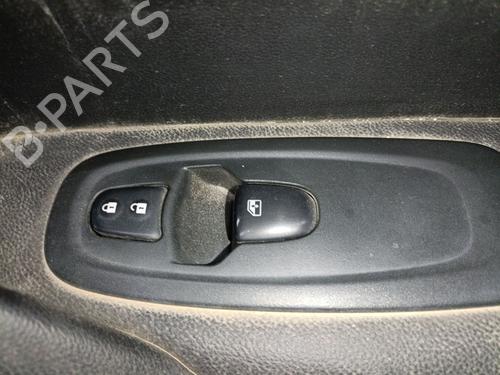 Used Right front window switch RENAULT KADJAR (HA_, HL_) 1.5 dCi 110 (HLA3) (110 hp) 32090552
