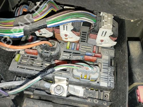 Used Fuse box Fuse box 38303911 38303911